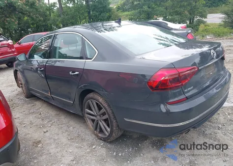 2017 Volkswagen Passat 1.8T R-Line из США, поврежденный, VIN 1VWDT7A38HC035581